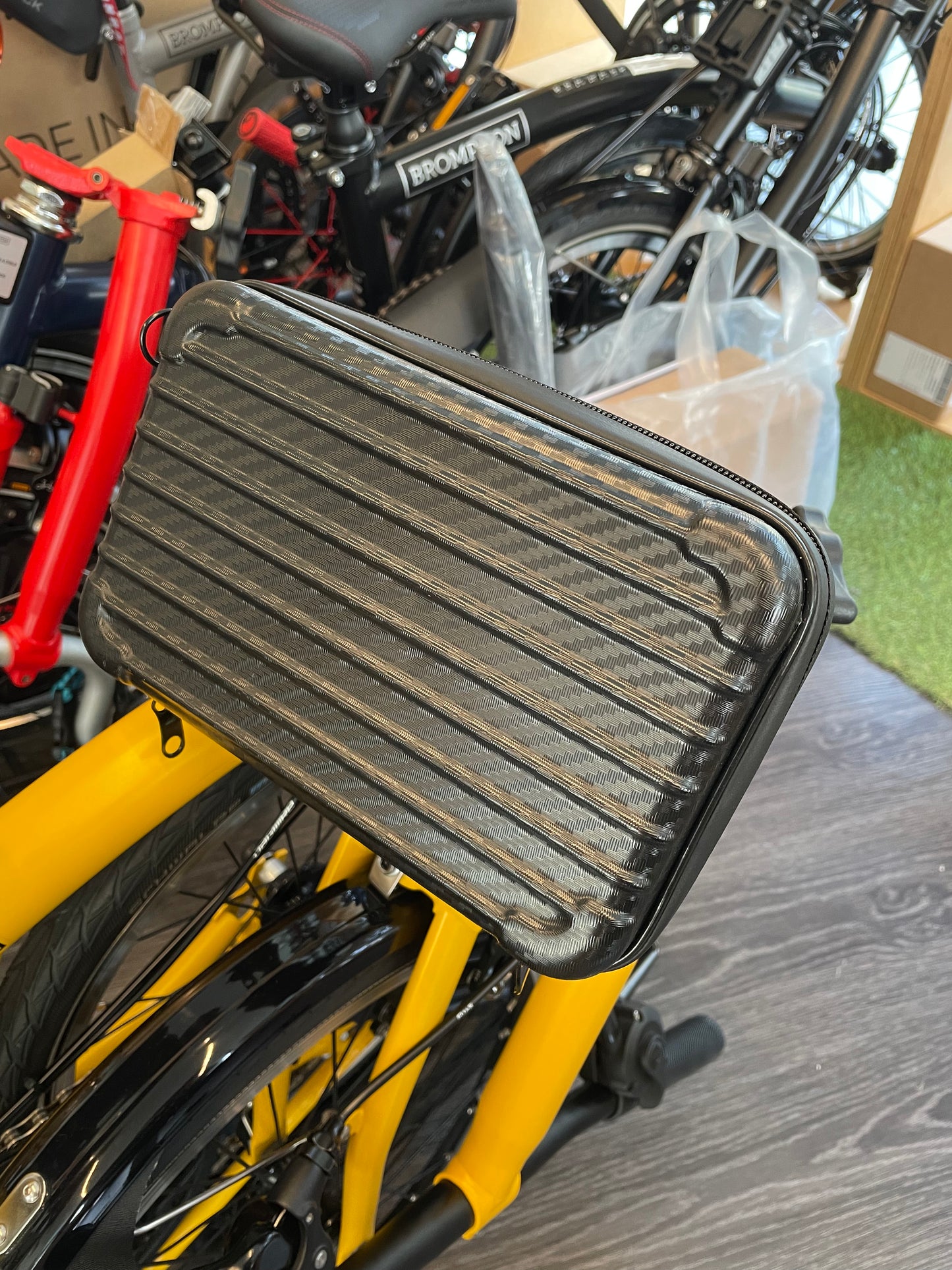 TRIGO front mini luggage Carbon design