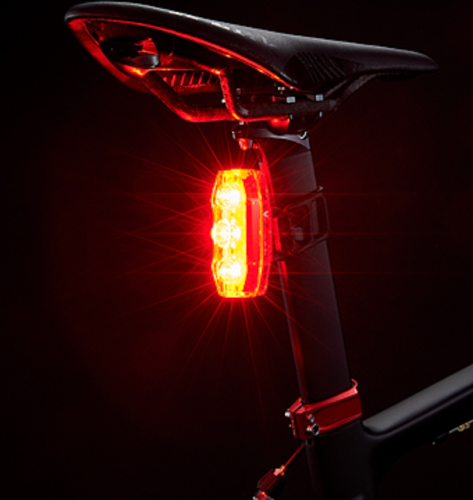 Cateye VIZ300 TL-LD810 Rear Light (300 LUMENS)